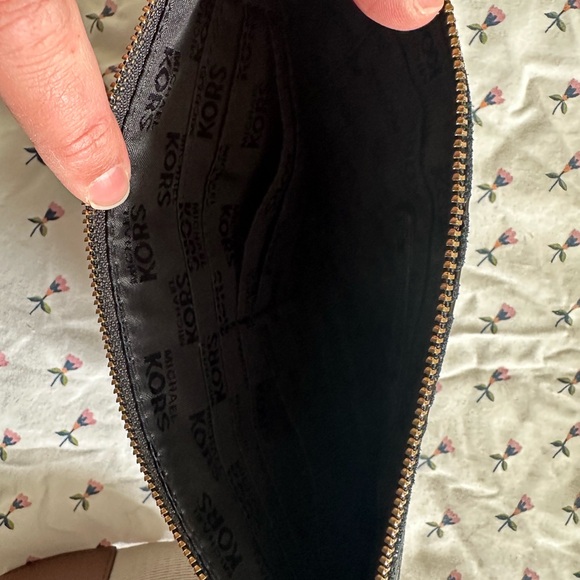 Michael Kors Black Zip Wrislet - Picture 2 of 2